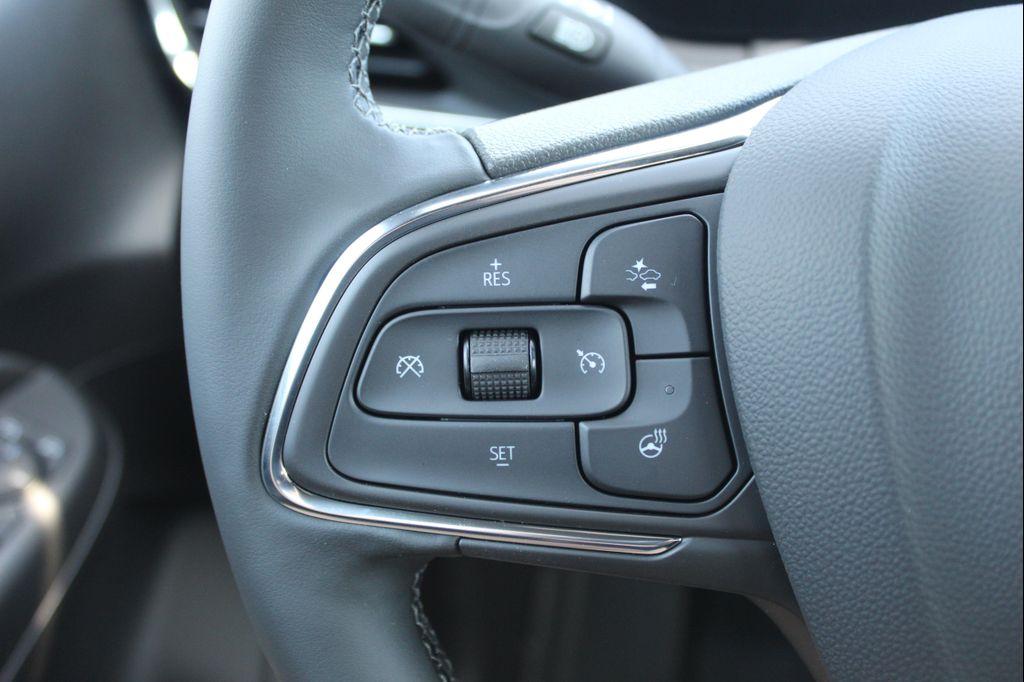 new 2025 Buick Envista car, priced at $25,260