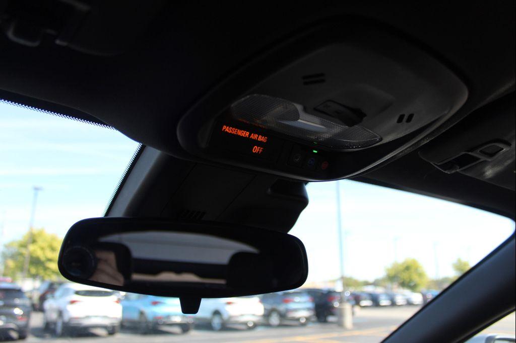 new 2025 Buick Envista car, priced at $25,260