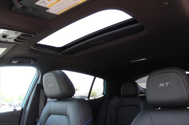 new 2025 Buick Envista car, priced at $27,675