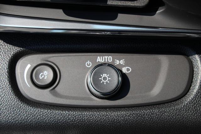 new 2025 Buick Envista car, priced at $25,260