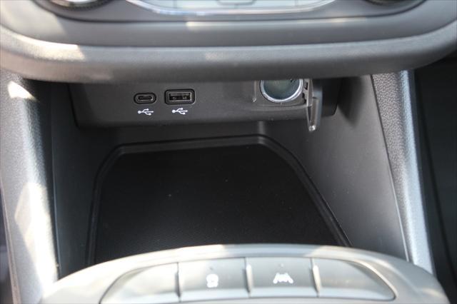 new 2025 Buick Envista car, priced at $25,260