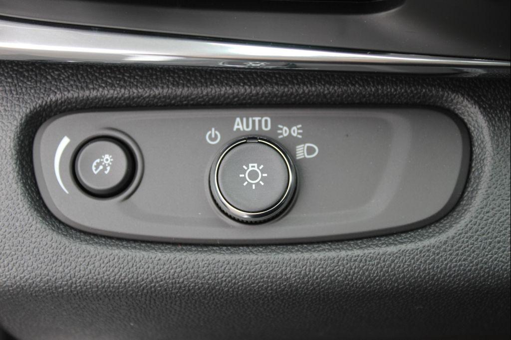 new 2025 Buick Envista car, priced at $25,867