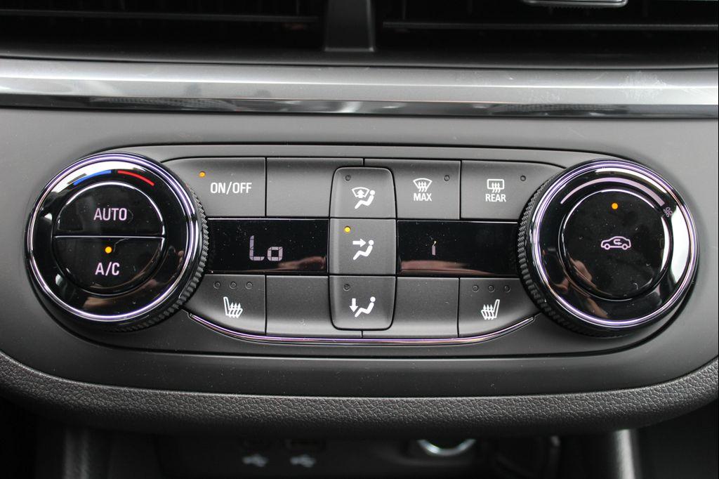 new 2025 Buick Envista car, priced at $25,867