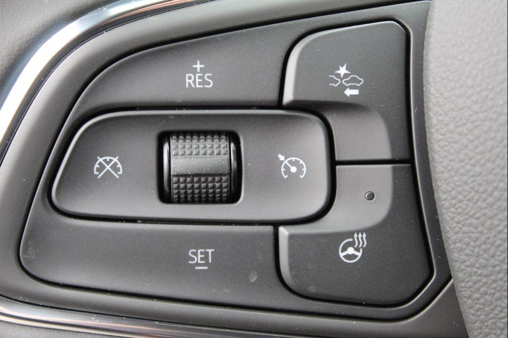 new 2025 Buick Envista car, priced at $25,680