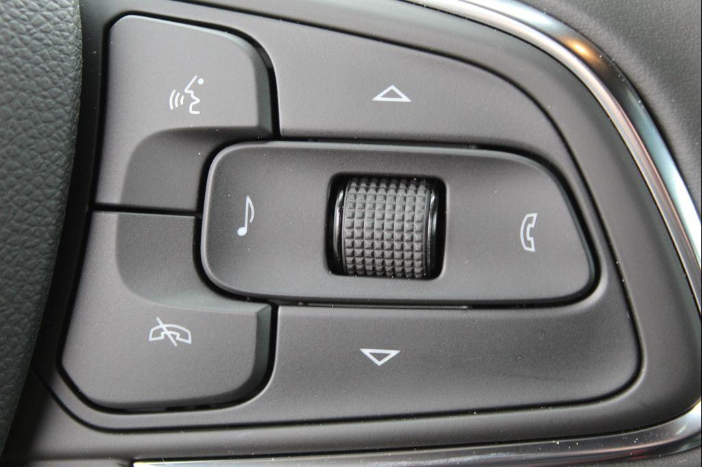 new 2025 Buick Envista car, priced at $25,680