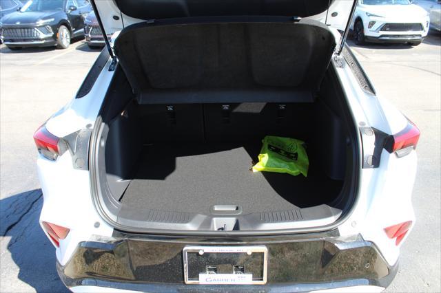 new 2025 Buick Envista car, priced at $26,028
