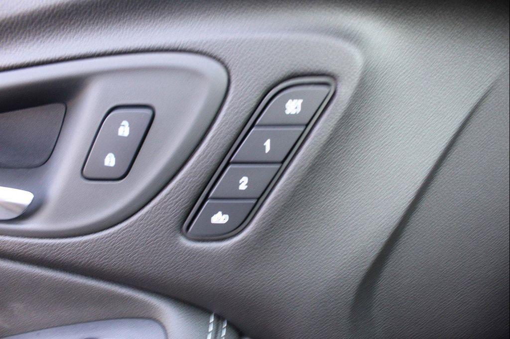 new 2025 Buick Encore GX car, priced at $33,334