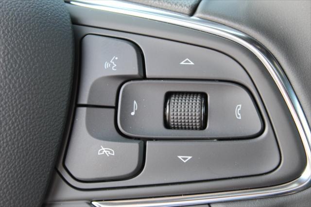 new 2025 Buick Envista car, priced at $28,195
