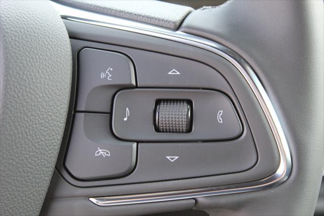 new 2025 Buick Envista car, priced at $25,260
