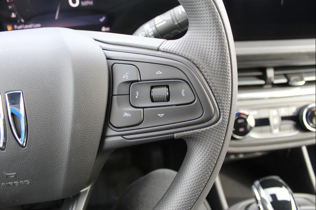 new 2025 Buick Envista car, priced at $23,998