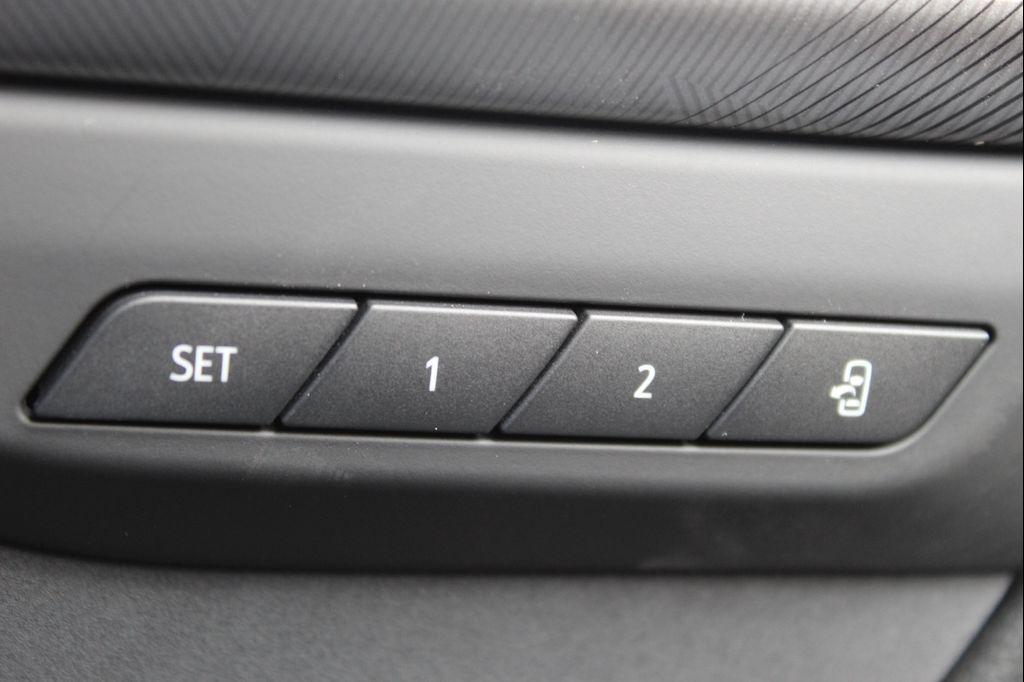 new 2025 Buick Envision car, priced at $39,044