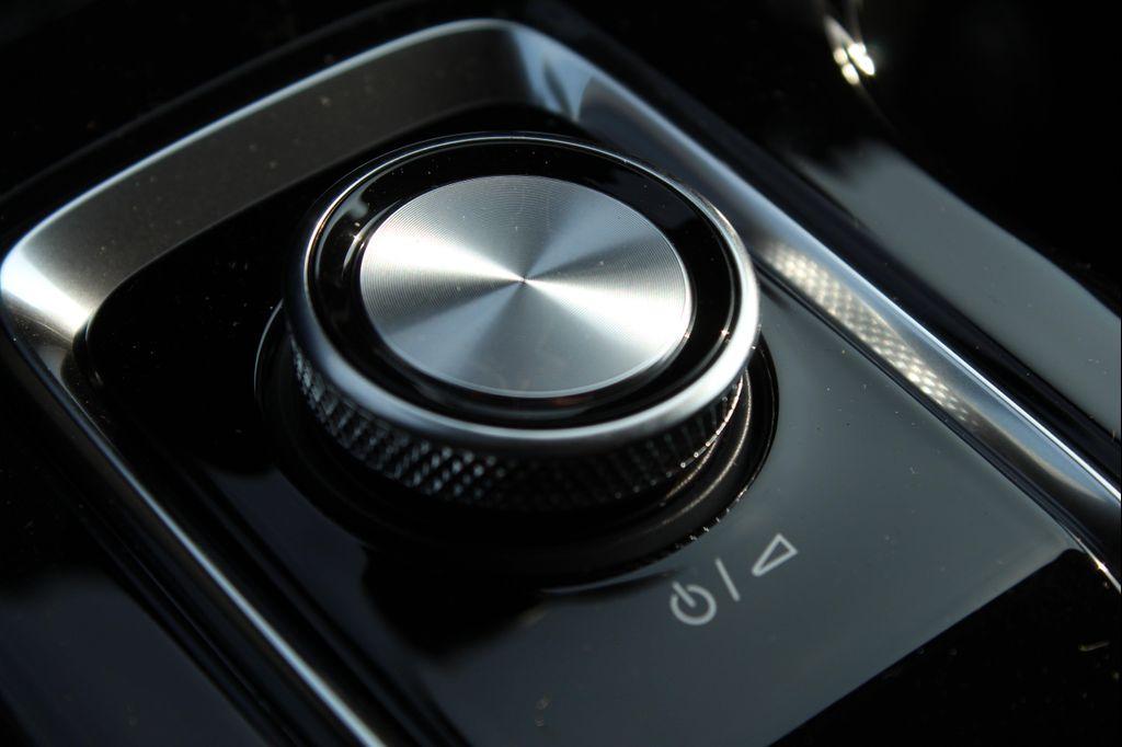 new 2025 Buick Envision car, priced at $39,044