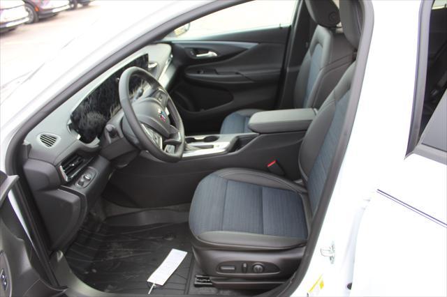 new 2025 Buick Envista car, priced at $24,955