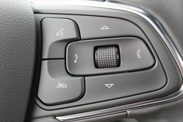 new 2025 Buick Envista car, priced at $25,780