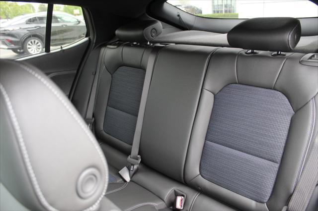 new 2025 Buick Envista car, priced at $26,299