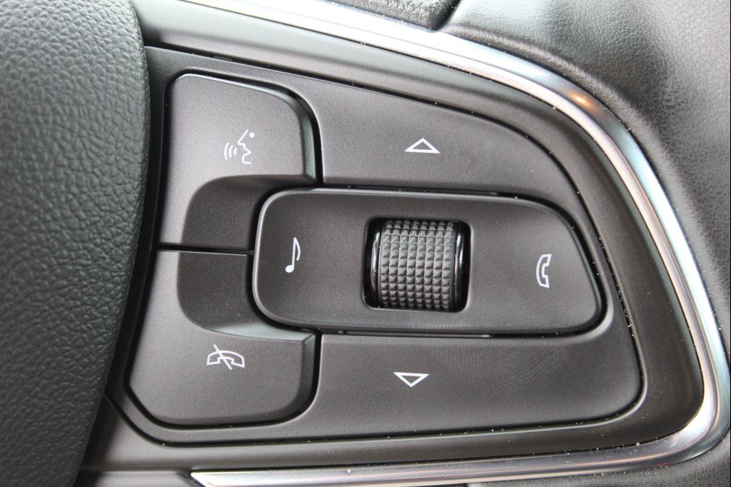 new 2025 Buick Envista car, priced at $26,925