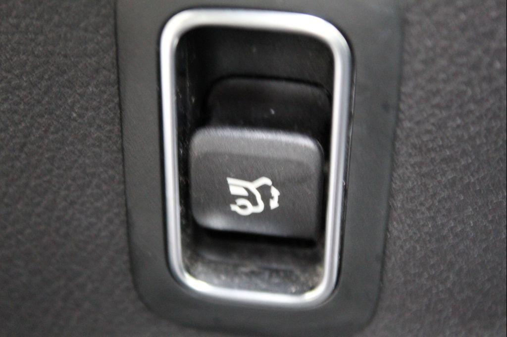 used 2020 Mercedes-Benz GLB 250 car, priced at $21,788