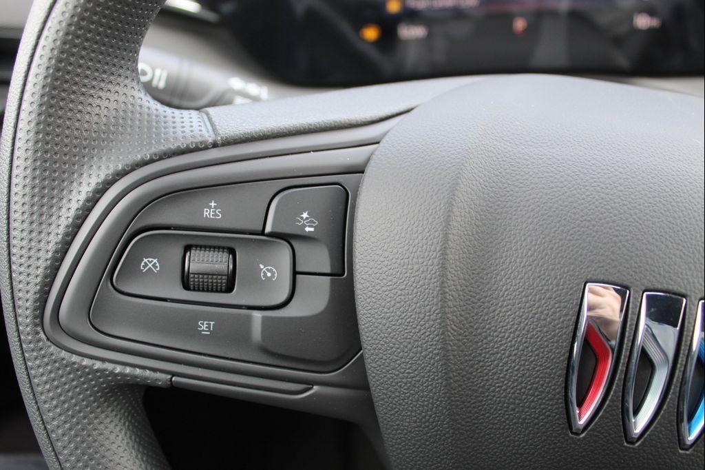 new 2025 Buick Envista car, priced at $23,998