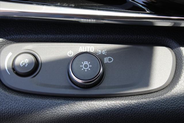 new 2025 Buick Envista car, priced at $27,080