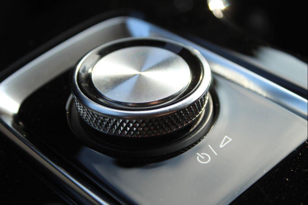 new 2025 Buick Envision car, priced at $39,044