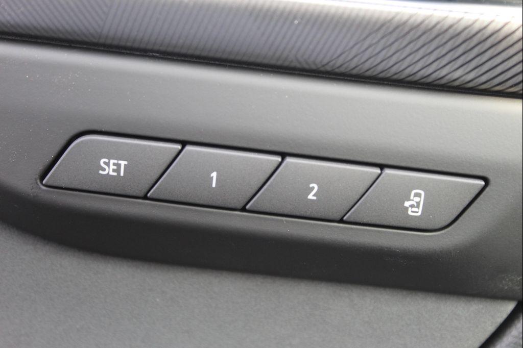 new 2025 Buick Envision car, priced at $39,044