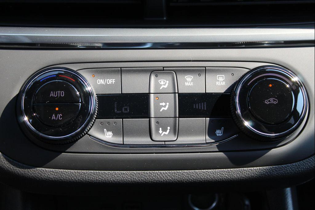 new 2025 Buick Envista car, priced at $25,780