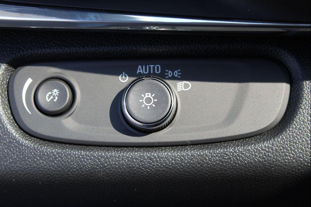 new 2025 Buick Envista car, priced at $25,780
