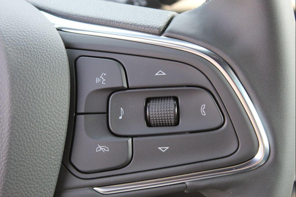 new 2025 Buick Envista car, priced at $25,780