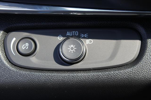 new 2025 Buick Envista car, priced at $25,780