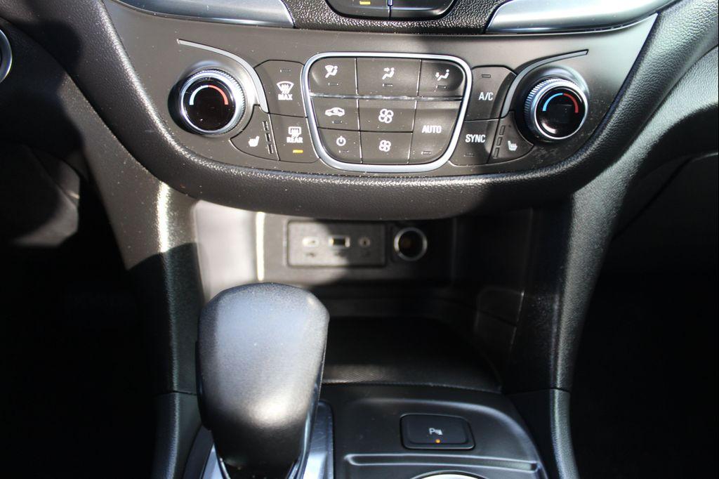 used 2022 Chevrolet Equinox car, priced at $19,087