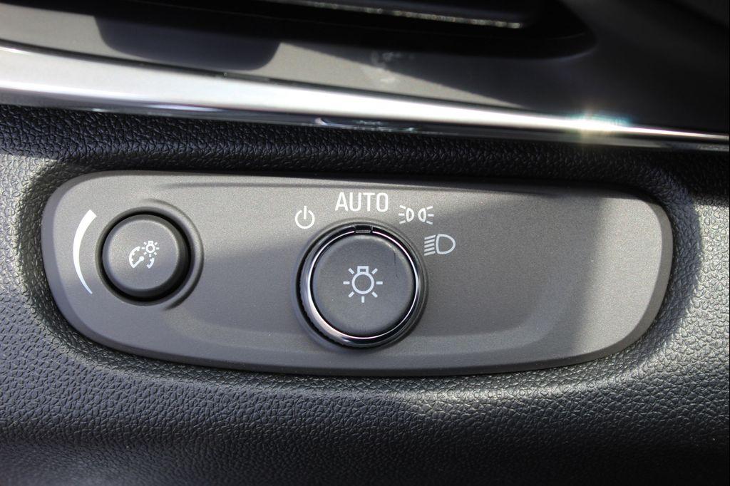 new 2025 Buick Envista car, priced at $24,597