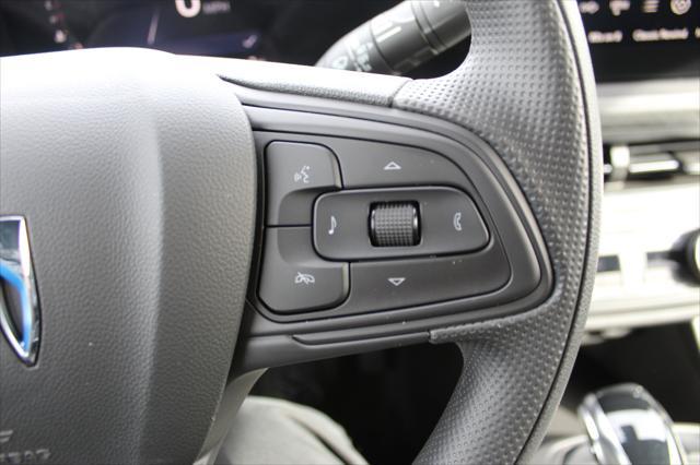 new 2025 Buick Envista car, priced at $26,135