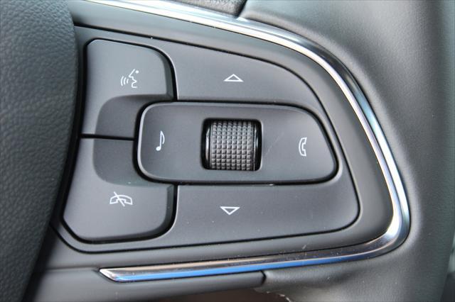 new 2025 Buick Envista car, priced at $25,780