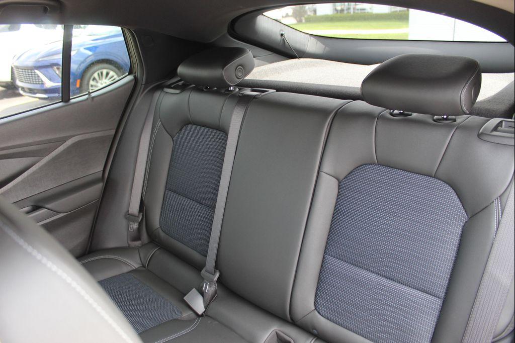 new 2025 Buick Envista car, priced at $25,030