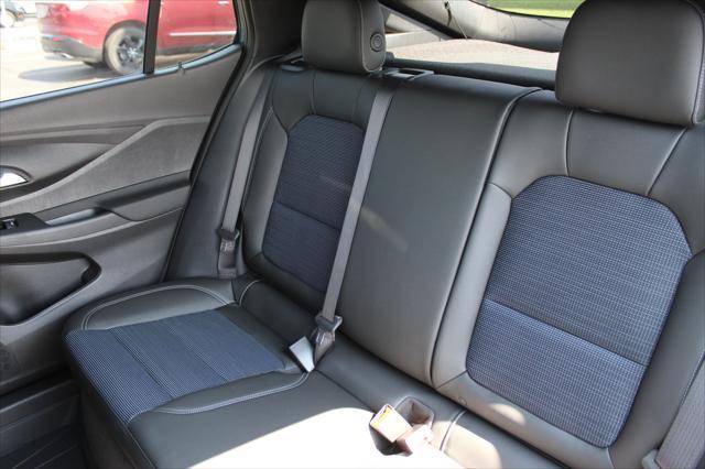 new 2025 Buick Envista car, priced at $26,299