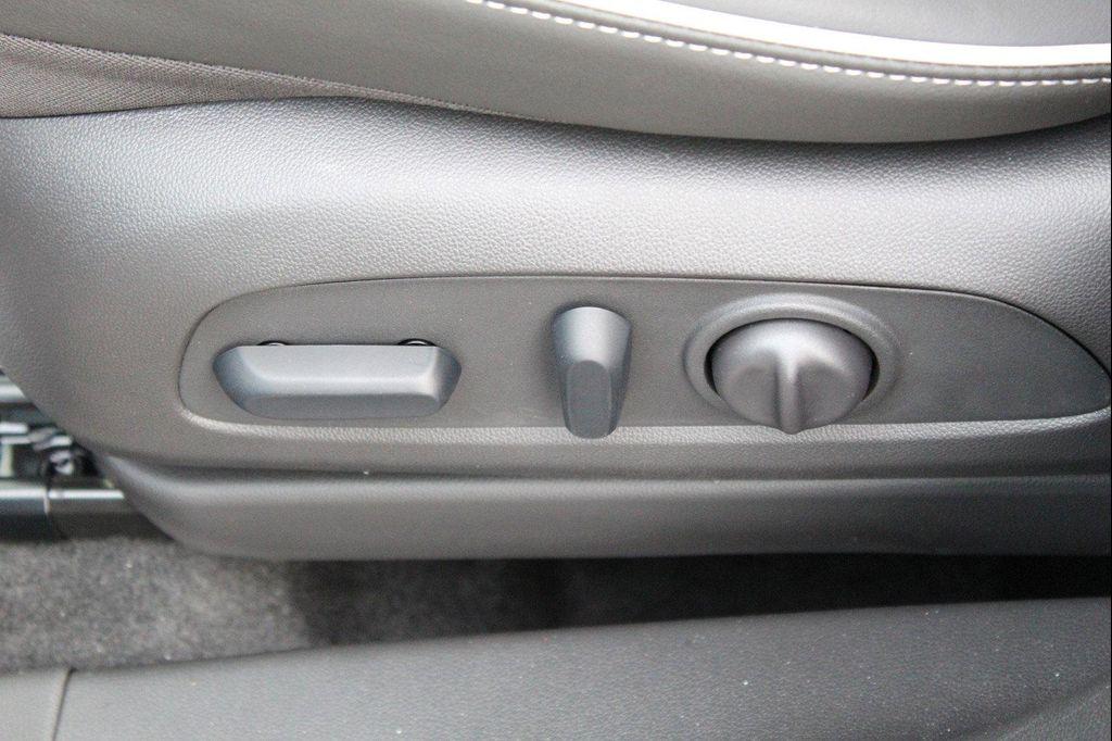new 2025 Buick Encore GX car, priced at $32,115