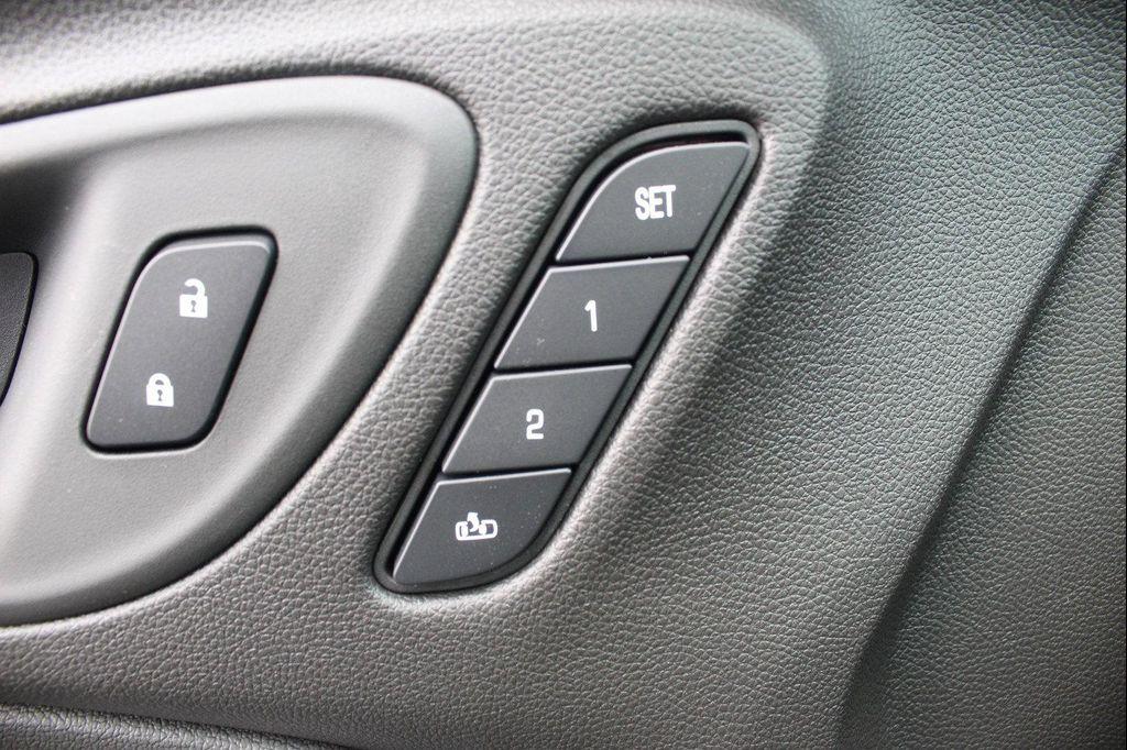 new 2025 Buick Encore GX car, priced at $32,115