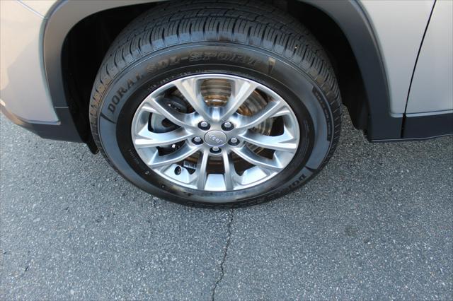 used 2020 Jeep Cherokee car, priced at $18,990