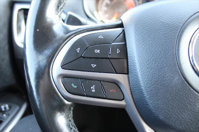 used 2020 Jeep Cherokee car, priced at $18,990