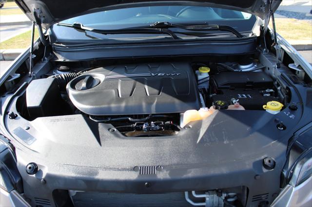 used 2020 Jeep Cherokee car, priced at $18,990