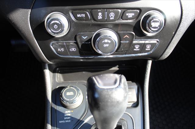 used 2020 Jeep Cherokee car, priced at $18,990
