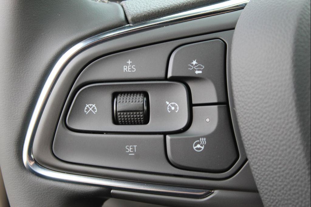 new 2025 Buick Envista car, priced at $25,780
