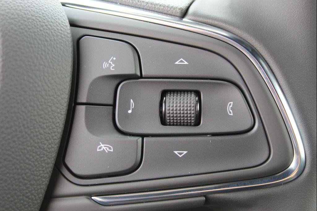 new 2025 Buick Envista car, priced at $25,780