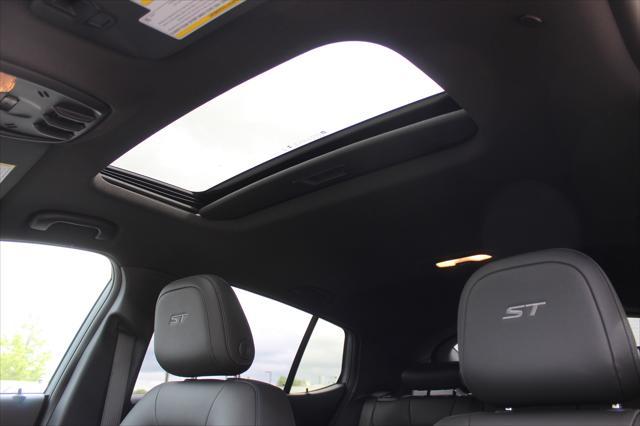 new 2025 Buick Envista car, priced at $27,675