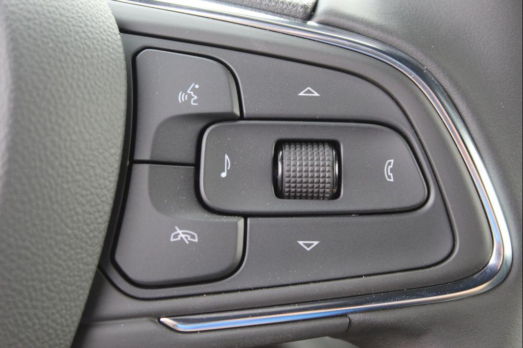 new 2025 Buick Envista car, priced at $25,347