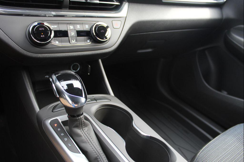 new 2025 Buick Envista car, priced at $25,347