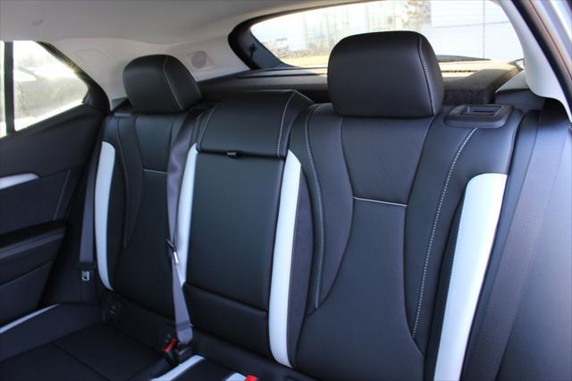 new 2025 Buick Envision car, priced at $40,890
