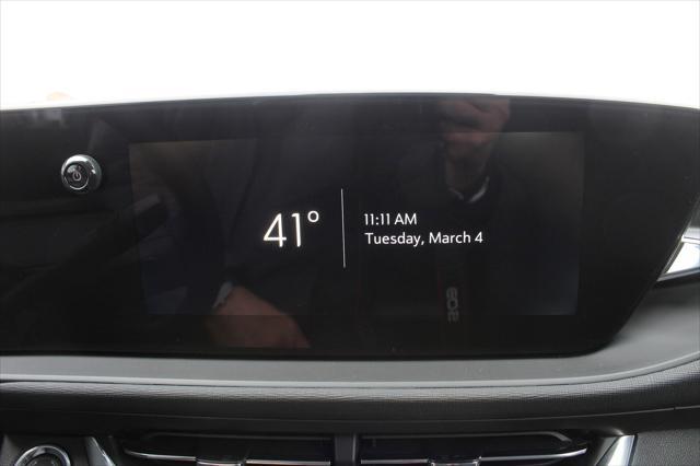 new 2025 Buick Envista car, priced at $25,907