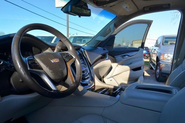 used 2019 Cadillac Escalade ESV car, priced at $35,290