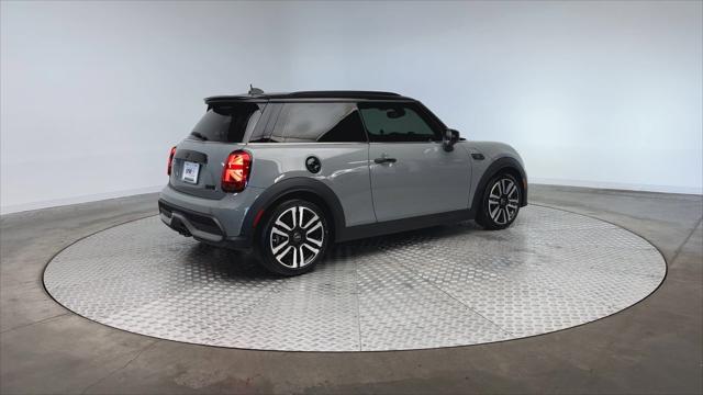 used 2022 MINI Hardtop car, priced at $26,357